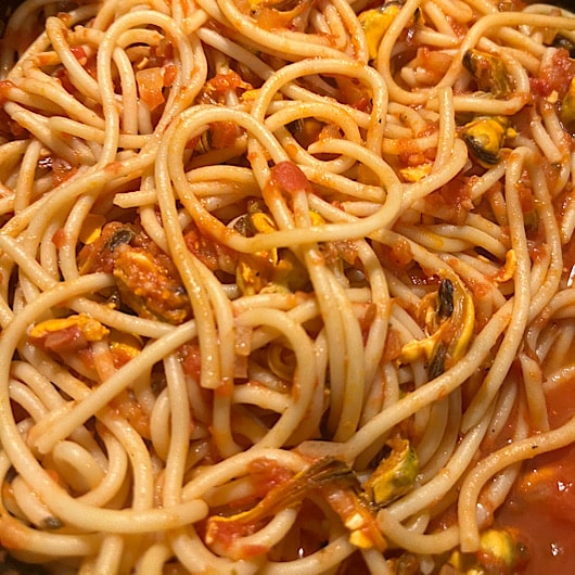 4501Spaghettis aux moules fra diavolo